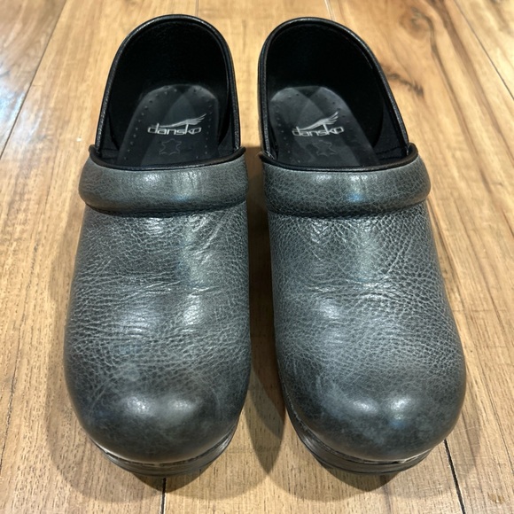 Dansko Distressed Charcoal Color Professional Clogs with Durable Sole Size 38 - Picture 4 of 11